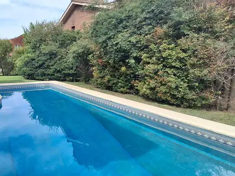 Casa en Venta con 3 cocheras