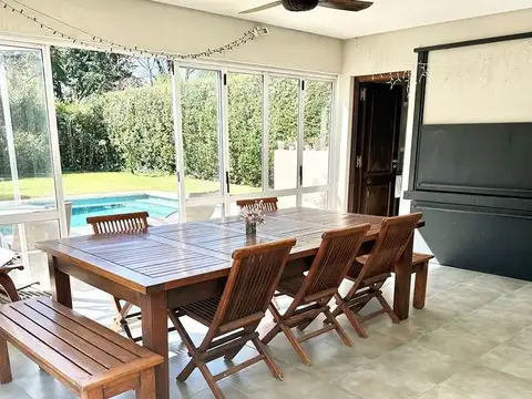 Casa en Venta con 2 cocheras
