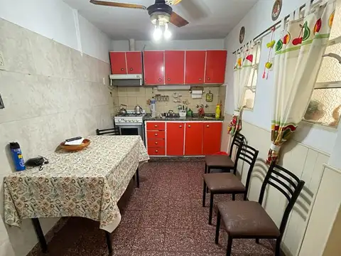 EXCELENTE Casa Multifamiliar 6 Amb. C/local, Patios, Terraza, Cochera en Cnel. Pagola 4100