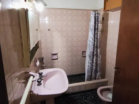 Casa 6 ambientes con 2 baños