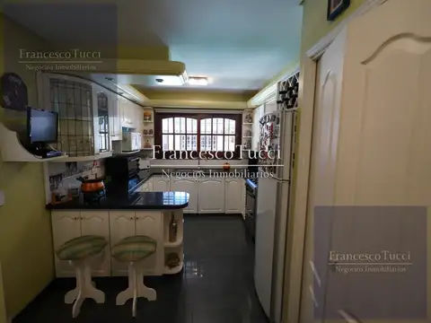 Casa 5 ambientes con 2 baños