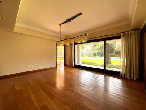 Casa 5 ambientes con 5 baños