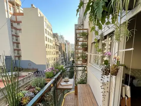 3 amb con balcon y dependencia de servicio al frente
