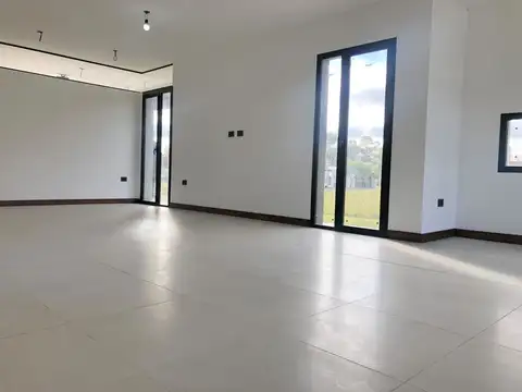 Casa en Alquiler de 4 dormitorios