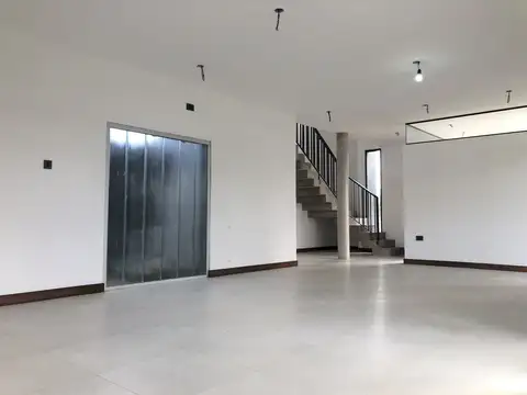 Casa 5 ambientes con 3 baños