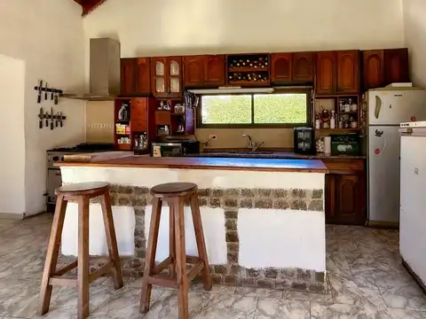 Casa 4 ambientes con 2 baños