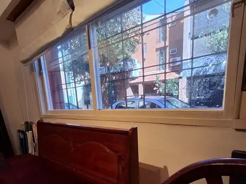 Casa en venta 4 ambientes con patio en Flores