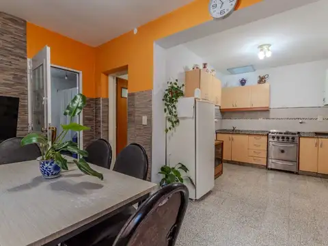 VENTA A/CRED CASA + LOCAL + DEPTO en V. MARTELLI. 