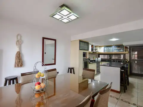 Casa 5 ambientes con 2 baños