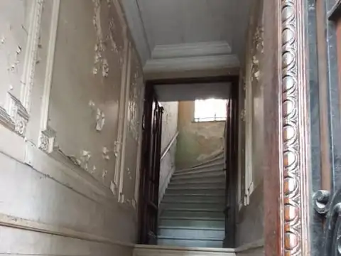 OPORTUNIDAD DE INVERSIÓN ? CASA A RECICLAR EN CONSTITUCIÓN