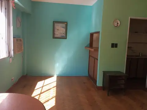 Venta depto 2 amb con patio, a reciclar, en Retiro