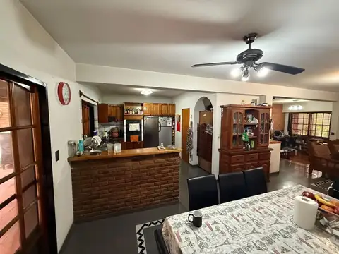 Casa en Venta con 3 cocheras