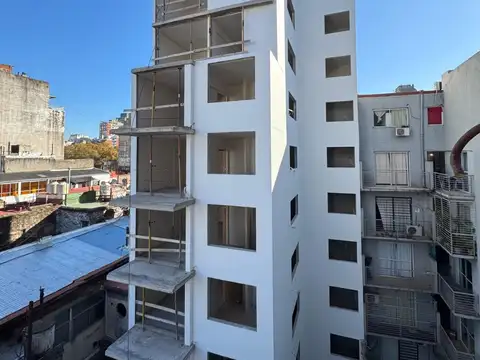 3 C 1 ambiente al frente con balcon apto profesional