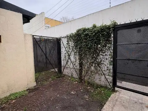 Depto Tipo Casa 2 ambientes con 1 baño