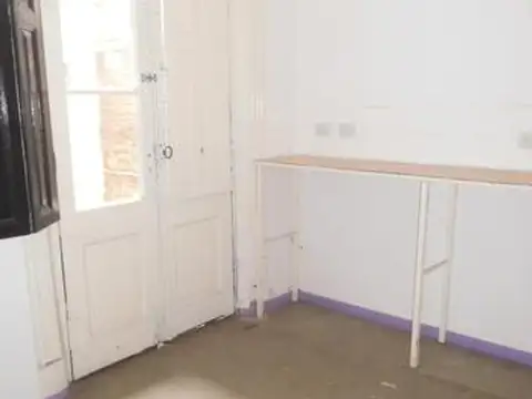 PLANTA BAJA AL FRENTE USO COMERCIAL O PROFESIONAL UNICAMENTE
