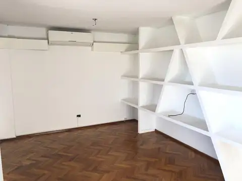 Departamento con cochera y patio - Lagos 124