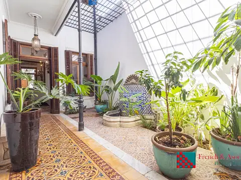 Excelente Casa en Alquiler Desarrollada en 3 Plantas con Ascensor.