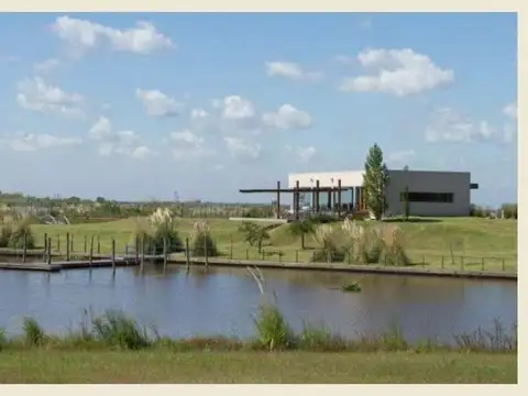 RBS. VENTA LOTE A LAGUNA EN BARRIO EL CAZAL