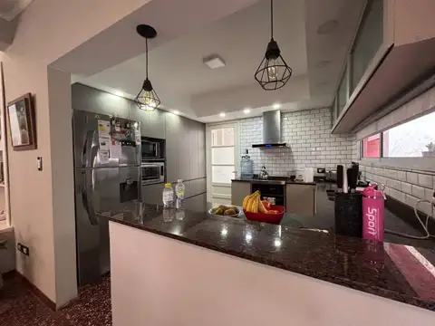 Casa 6 ambientes con 3 baños
