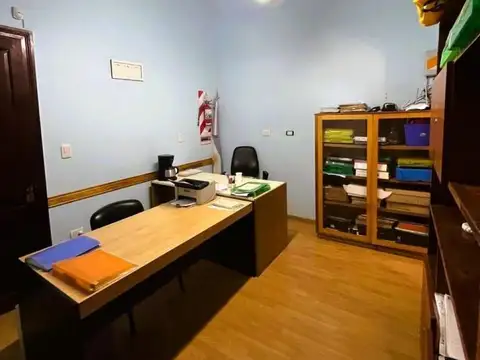 Casa 13 ambientes con 3 baños