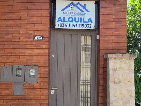 CASA EN 2 PLANTAS, 2 DORMITORIOS Y UN COMODIN, PATIO TERRAZA PARRILLERO, ETC. BAIGORRIA AL 800