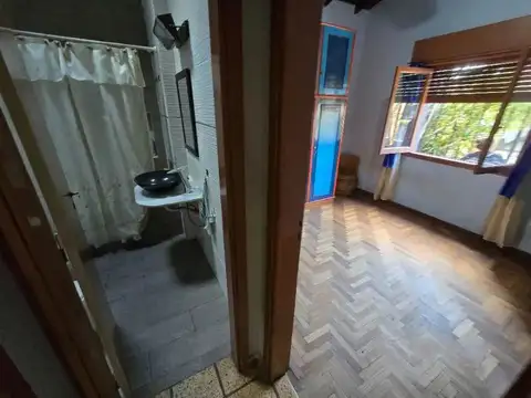 VENTA CASA DE 5 AMBIENTES MULTIFAMILIAR EN DOS PLANTAS. VILLA LUZURIAGA - APTO CREDITO