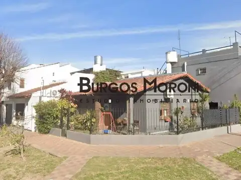 VENTA CASA DE 5 AMBIENTES MULTIFAMILIAR EN DOS PLANTAS. VILLA LUZURIAGA - APTO CREDITO