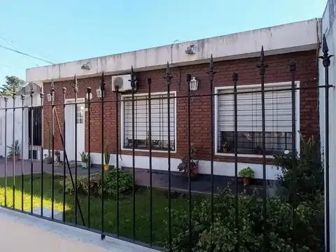 VENTA CASA 3 DORMITORIOS PASO DEL REY-PATIO+COCHER