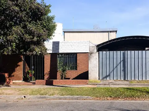 VENTA CASA CON GALPÓN B° MÁRQUEZ. CORDOBA
