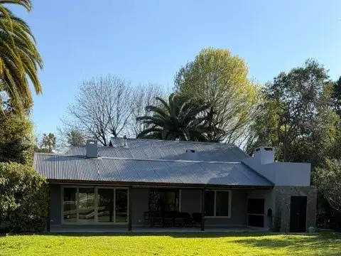 Casa 6 ambientes con 5 baños