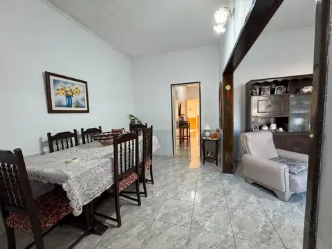 CASA EN VENTA 3DORM,COCH,Y PATIO EN PLENO CENTRO