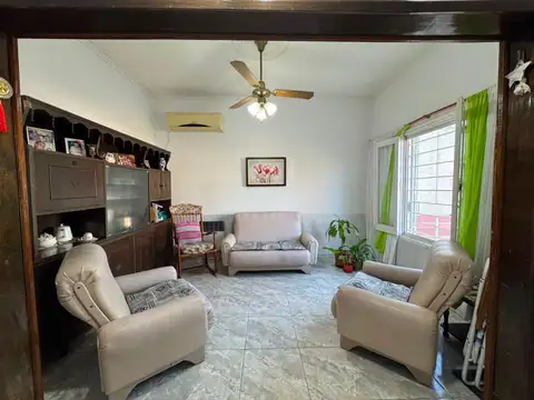Casa 6 ambientes con 1 baño