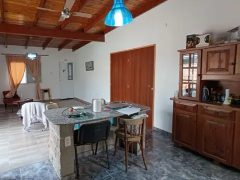 Casa 4 ambientes con 1 baño