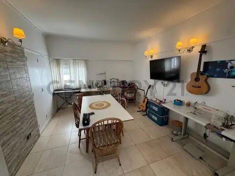 Departamento 3 ambientes reciclado en Plaza Mitre