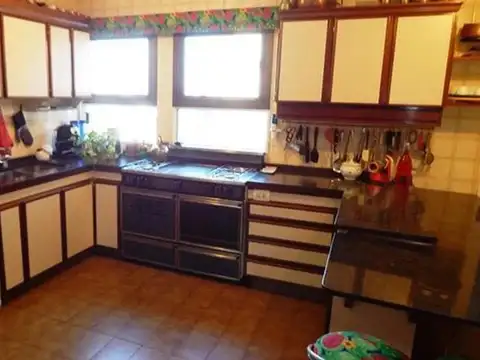 Dpto 4 amb, 248 m2 total, c/balcón al frente vista panorámic