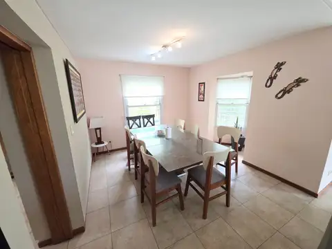 FIGUEROA PROPIEDADES VENDE CASA DE CATEGORIA EN GUAYMALLEN