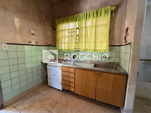 ZEBALLOS 7830. Entre Juana de ibarbouru y Calle d