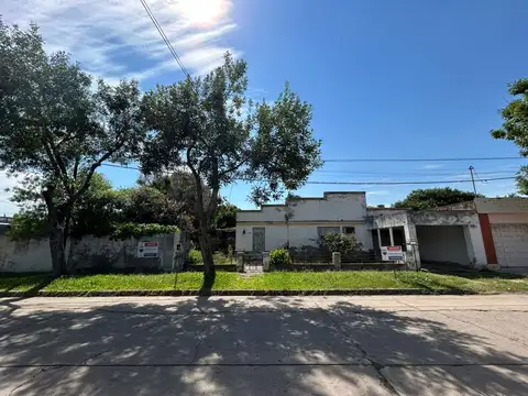 VENTA CASA/TERRENO CÉNTRICO (900mts2 de terreno)