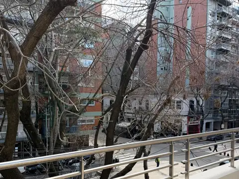 Avenida General Indalecio Chenaut 1800, Piso 1