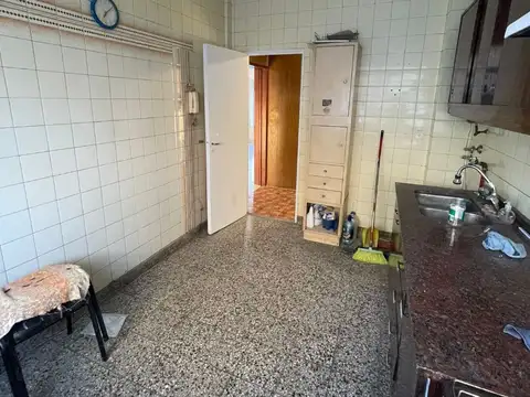 * EXCELENTE DEPARTAMENTO 4 AMBIENTES CON BALCÓN * RAMOS MEJIA *