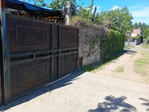 2 Ambientes Amplio con Patio, Cochera y Quincho en Lote de 200 m²