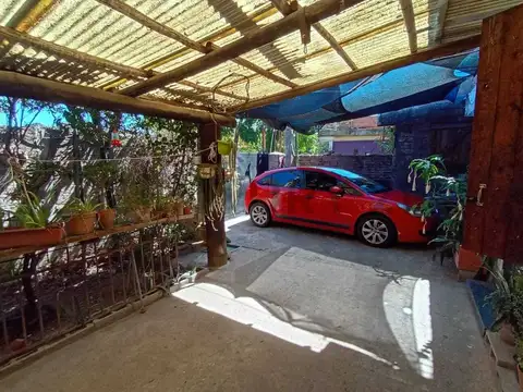 2 Ambientes Amplio con Patio, Cochera y Quincho en Lote de 200 m²