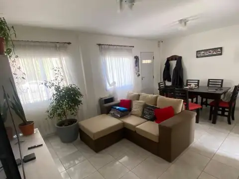 Duplex de 3 ambientes con patio  Toma dto de tres ambientes