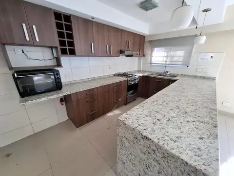 MODERNA PROPIEDAD, TOTALMENTE NUEVA, LOTE 8,66 X 24,16