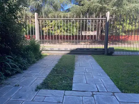 Casa en Venta con 2 cocheras