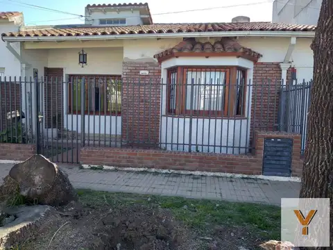 Casa en venta - 3 dormitorios 1 baño 1 cohera - 170mts2 - Lujan