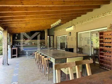 Casa 5 ambientes con 4 baños
