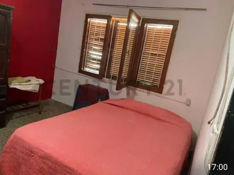 Casa de 3 dormitorios (1 en suite) sobre lote de 980 m² a metros del río – Villa Carlos Paz