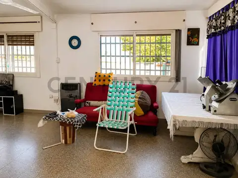 India 2300, Piso 0