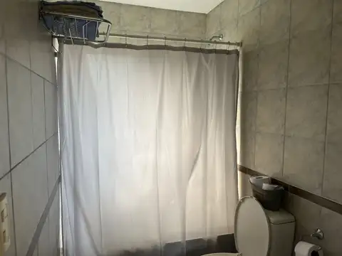 Casa en Alquiler con 3 cocheras